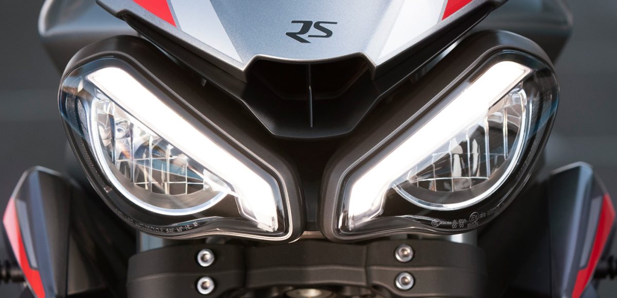Street-Triple-RS-20MY-Variant-Page-Twin-LED-Headlights-1410x793px-1200x580